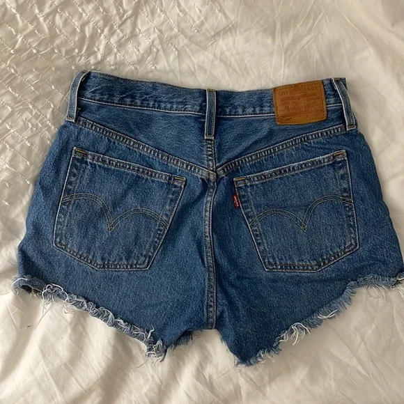 NWOT LEVIS 501 Denim Shorts - Picture 2 of 6